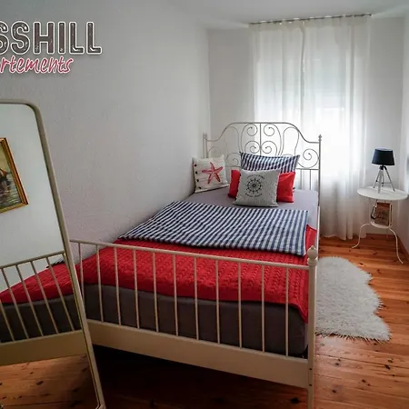 Crosshill - Charmante Und Helle *