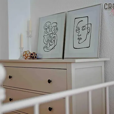 Crosshill - Charmante Und Helle *